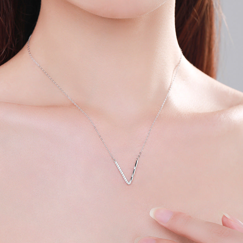 S925 Sterling Silver Temperamental Girl's V-shaped Pendant Necklace Reem Style